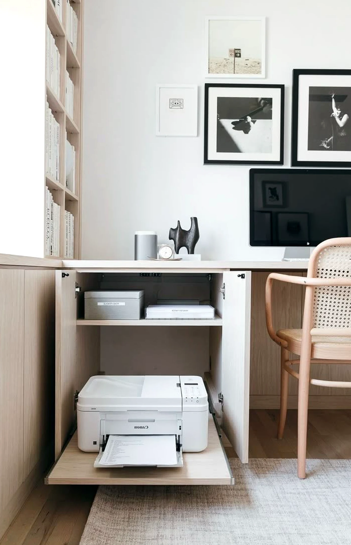 Compact outdoor lounge draws attention to movement while the corner stays clear and inviting.