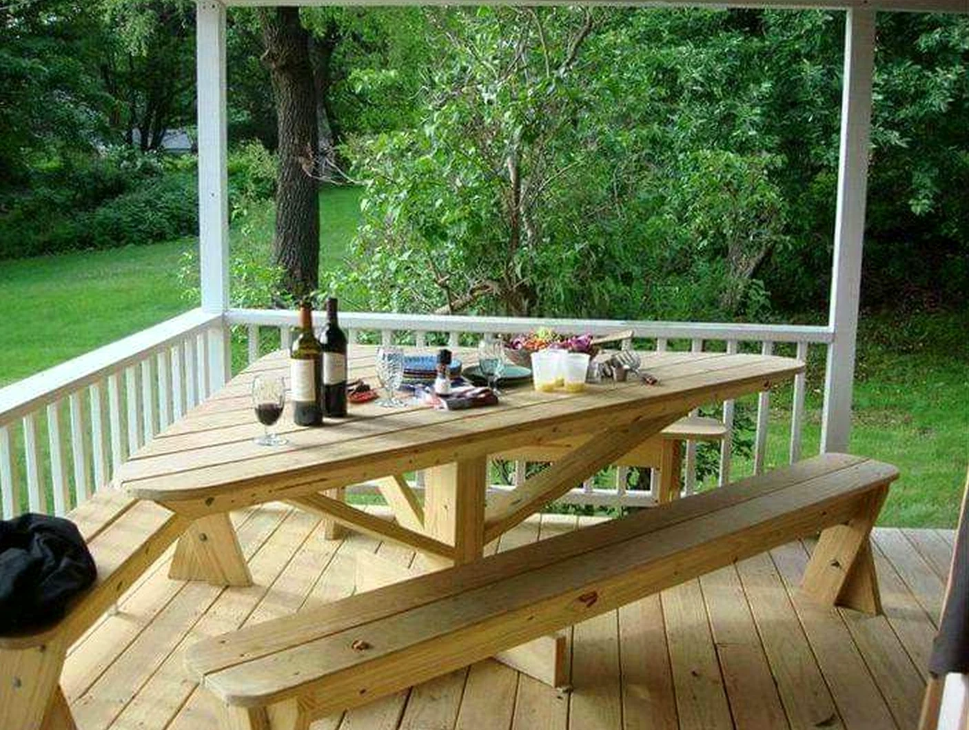 Open kitchen nook supports the arrangement through character, leaving the space feeling bright but not busy.