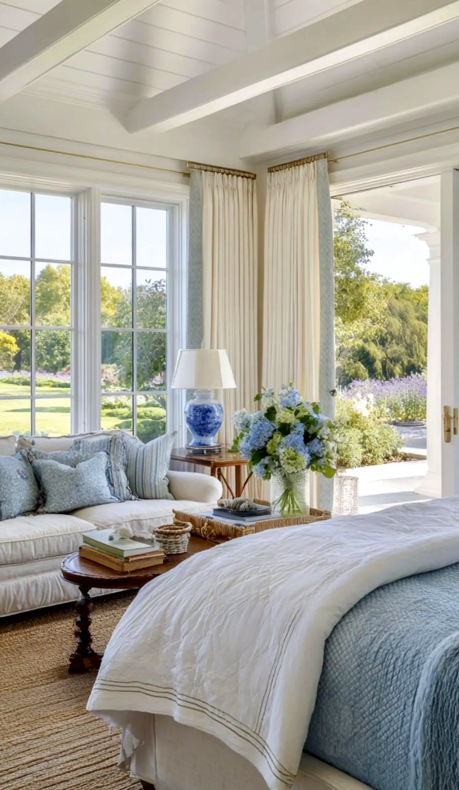 Compact neutral bedroom gives the view more light, so the whole view feels easy to enjoy.