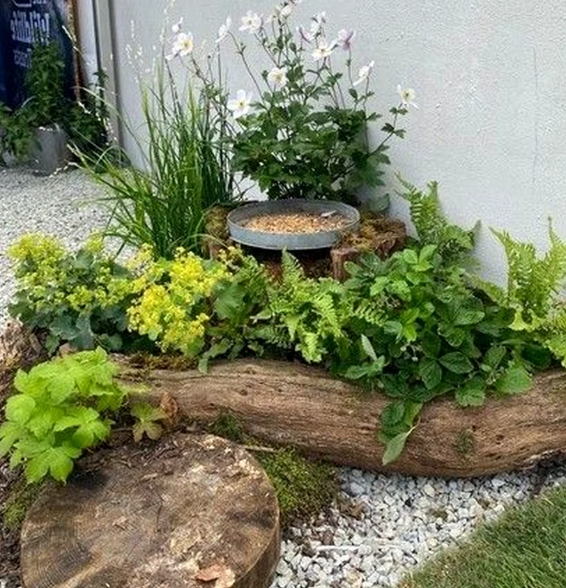 Soft garden seating adds order across the setting, giving the decor a finish that feels warm without clutter.