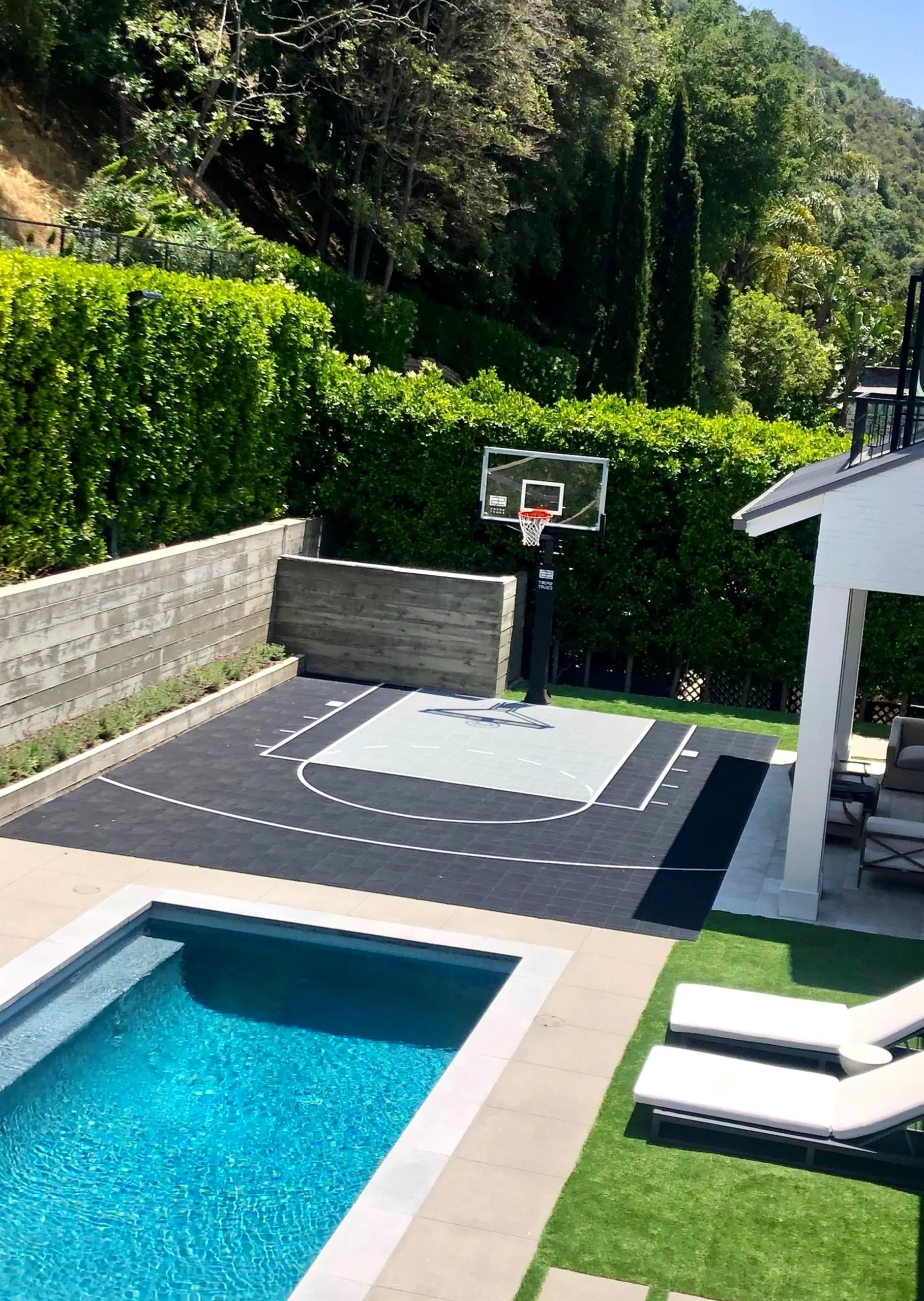 Relaxed green entry supports the design through balance, leaving the space feeling visually grounded.