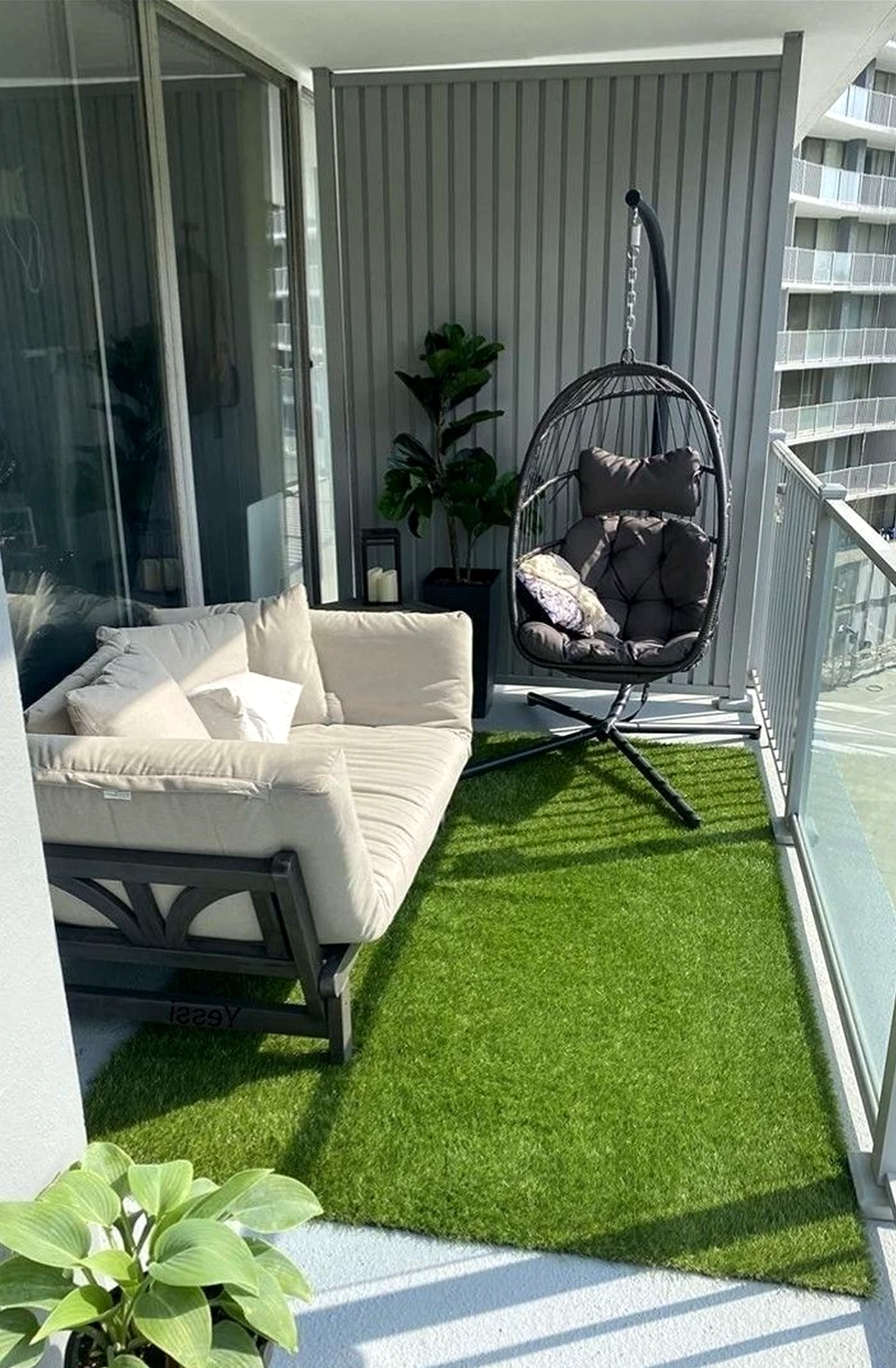 Warm balcony scene brings a useful note of depth, making the setting feel open and lived-in.