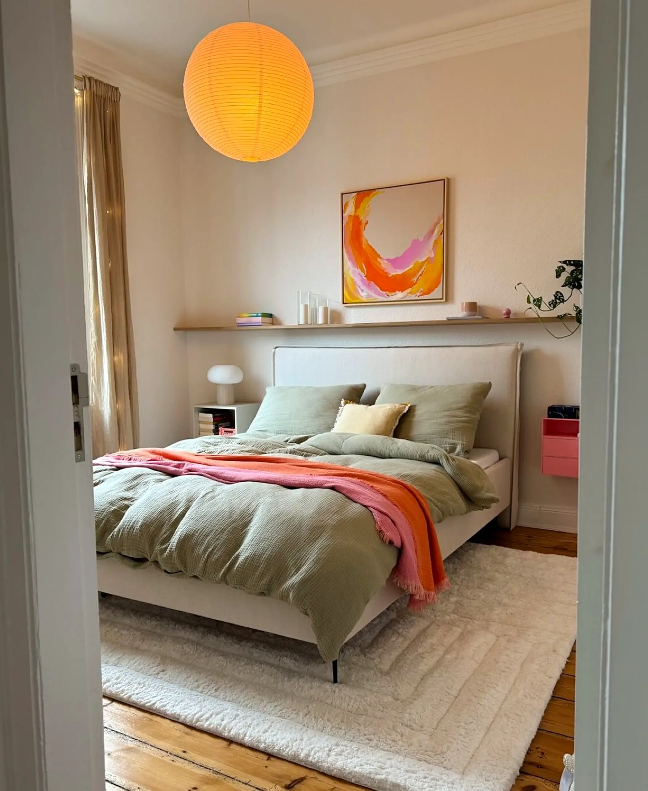 Compact floor pattern introduces order into the composition, keeping the atmosphere open and lived-in.