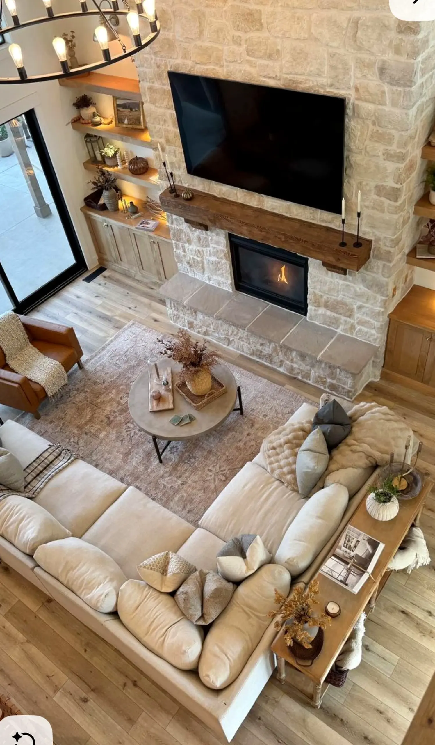 Earthy wall niche frames the corner with light, making the scene feel open and lived-in.